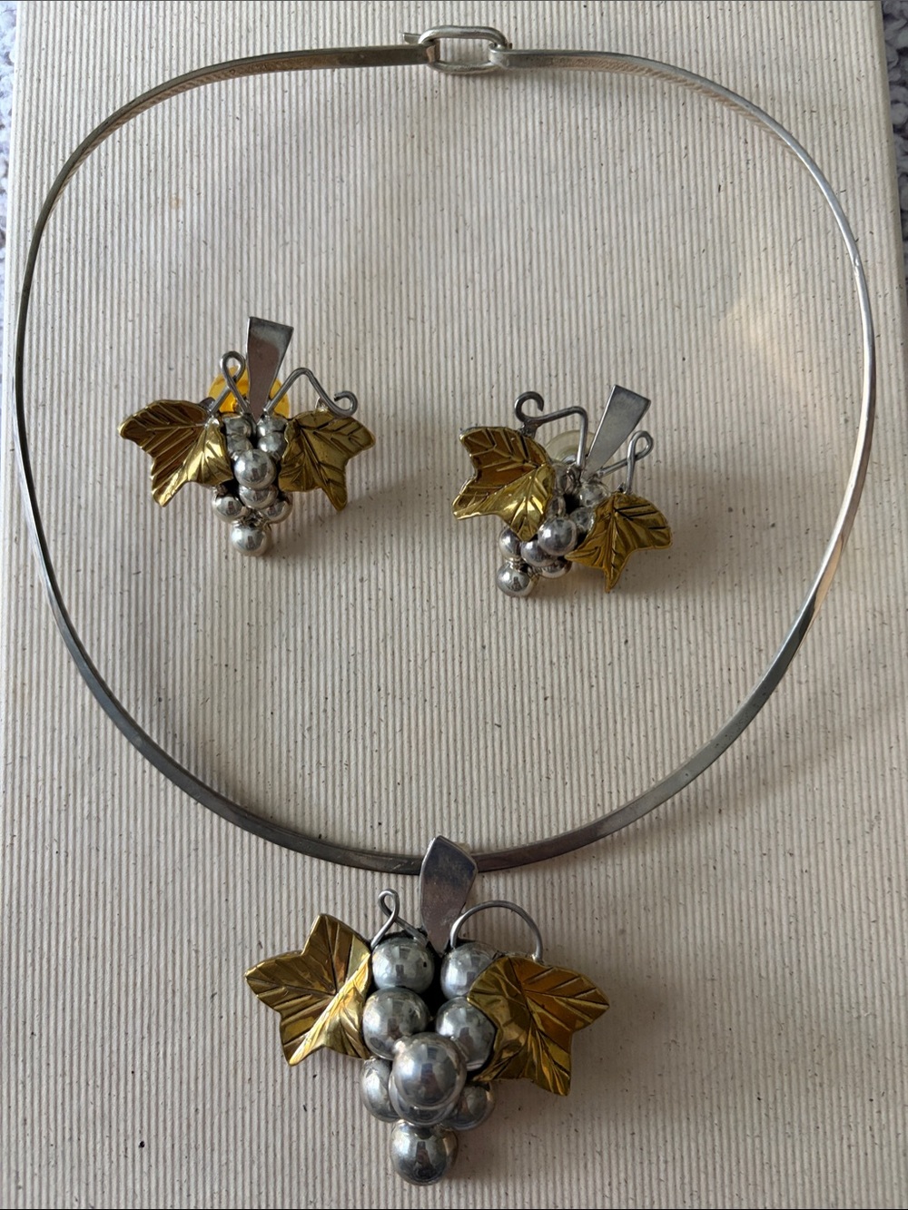 Taxco sterling silver Two-Tone Grape Leaf Necklace and Earring Set